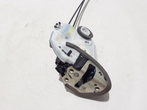 TOYOTA Hilux (2015–2020) Rear side door lock 690500K080 - 2