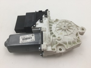 Volkswagen Passat B6 (2005–2010) Hinterer Seitentür-Fensterhebermotor 1K0959704P - 3