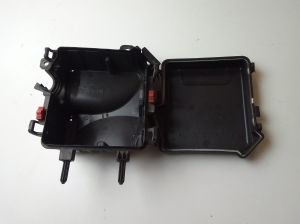 Fuse box bracket under the hood - 284B10002R