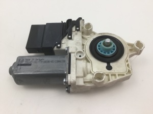 Tagumise külgukse aknatõstuki mootor - 1K0959703E