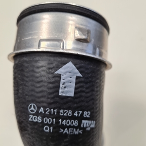 Mercedes Benz E-Class W211 (2002–2009) Ladeluftkühlerschlauch A2115284782 - 4