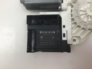 Volkswagen Passat B6 (2005–2010) Front door window regulator motor 1K0959702K - 2