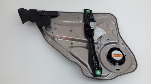 Mercedes Benz C-Class 204 (2007–2014) Aizmugurējo sānu durvju logu pacēlājs un tā detaļas - 2