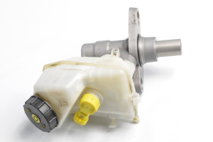  Master cylinder 