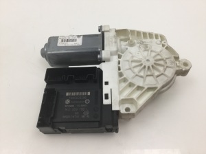 Volkswagen Passat B6 (2005–2010) Front door window regulator motor 1K0959702P - 3