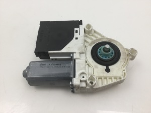 Front door window regulator motor - 1K0959702P