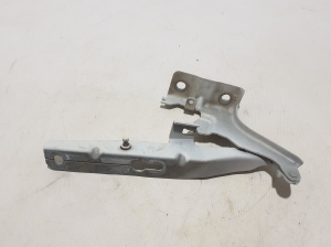  Engine cover hinge 