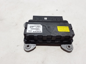 VOLVO XC60 (2017–2026) Airbag module 31681525 - 4