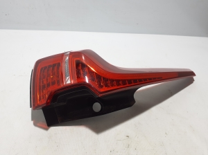  Rear corner lamp 