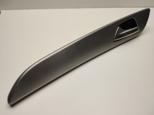   Rear side door trim 