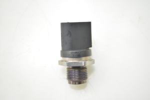 BMW 1 SERIES E87 (2003–2012) Kraftstoffhochdrucksensor 0281002868 - 2