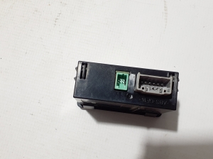 Mazda CX-3 (2015–2026) USB-pesa D09H669U0 - 2