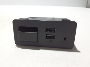 Mazda CX-3 (2015–2026) USB-pesa D09H669U0 - 4