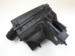 Land Rover Freelander (2006–2014) Air filter housing 6G929600 - 3