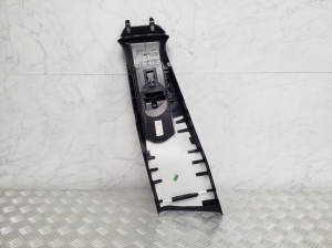Mercedes Benz A-Class 176 (2012–2018) Keskpiilari siseviimistlus A1766900325 - 4