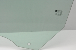 Opel Astra J (2009–2017) Front door glass E143R001582 - 2