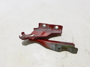   Engine cover hinge 