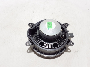 VOLVO XC60 (2017–2026) Front door speaker 31456822 - 3
