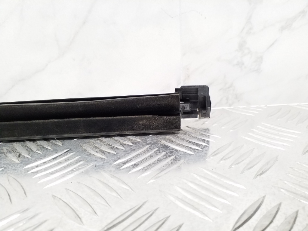 MERCEDES-BENZ E-Class W213/S213/C238/A238 (2016-2024) Aizmugurējo labo durvju logu līste A2137300424 23774393