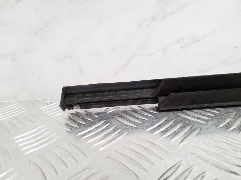 MERCEDES-BENZ E-Class W213/S213/C238/A238 (2016-2024) Aizmugurējo labo durvju logu līste A2137300424 23774393