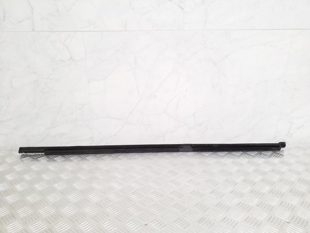 MERCEDES-BENZ E-Class W213/S213/C238/A238 (2016-2024) Aizmugurējo labo durvju logu līste A2137300424 23774393