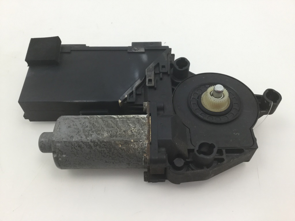 Volkswagen Touareg I (2002–2010) Hinterer Seitentür-Fensterhebermotor 7L6959703 Volkswagen Touareg I (2002–2010) Hinterer Seitentür-Fensterhebermotor 7L6959703