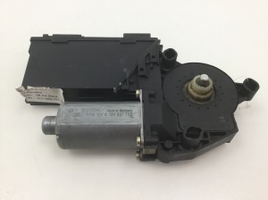 Fensterhebermotor vorne - 7L0959701D
