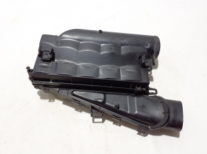 Mercedes Benz E-Class W212 (2009–2015) Luftfiltergehäuse A2780900201 - 3