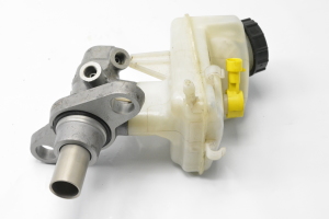  Master cylinder 