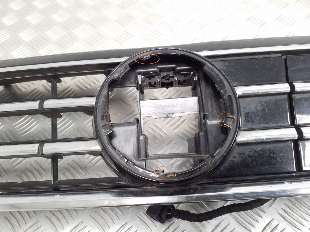 VOLKSWAGEN Passat B8 (2014-2023) Front Upper Grill 3G0853653 24842033