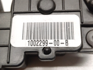 Tesla Model S S (2012–2026) Handschuhfach-Lichtschalter 1002299-00-B - 3
