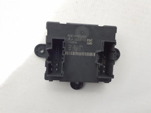 Land Rover Range Rover IV (2012–2026) Rear side door control unit JPLA14D620CB - 3