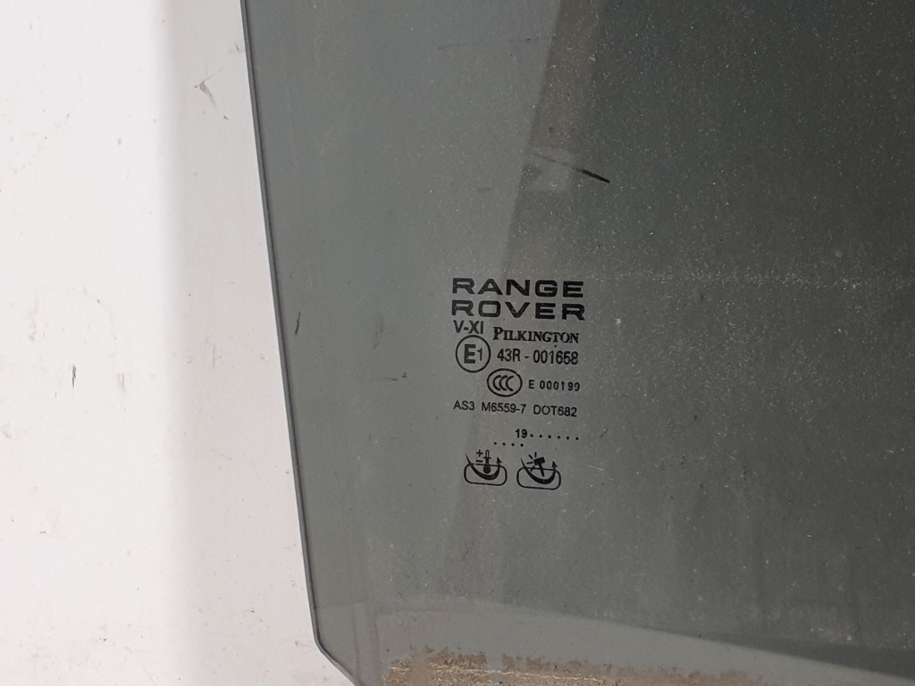 LAND ROVER Range Rover 4 generation (2012-2022) Dešinys šoninių durų stiklas LR098187 23819153