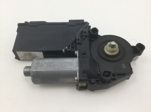 Fensterhebermotor vorne - 7L0959701E