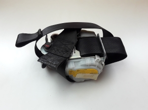 Hyundai i30 (2011–2017) Front seat belt 88810A6100 - 2