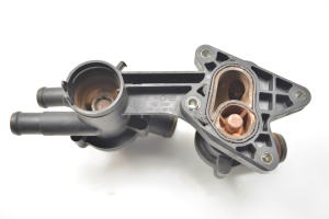 Volkswagen Tiguan (2007–2016) Thermostatgehäuse 03C121026S - 3
