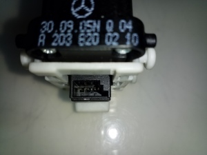 Mercedes Benz C-Class 203 (2000–2007) Esiukse klaaslüliti A2038200210 - 3