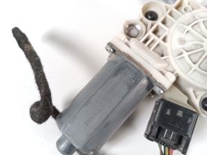 Front door window regulator and its parts