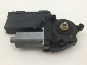 Fensterhebermotor vorne - 7L0959701E