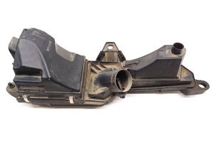 BMW 3 SERIES F30 (2011–2018) Õhufiltri korpus ja selle osad 8507313 - 4