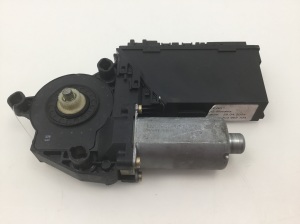 Hinterer Seitentür-Fensterhebermotor - 7L0959704