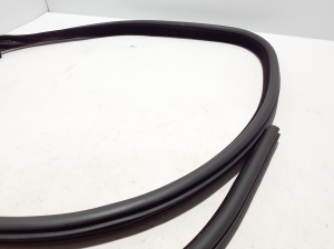 Land Rover Range Rover IV (2012–2026) Front door rubber seal LR034097 - 4