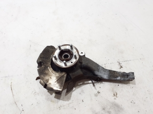 Front wheel hub - LR133543
