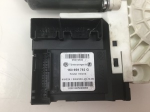 Volkswagen Passat B6 (2005–2010) Front door window regulator motor 1K0959702K - 2