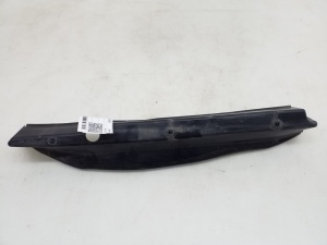 Mercedes Benz E-Class W212 (2009–2015) Esiporitiiva muu osa A2128890225 - 2