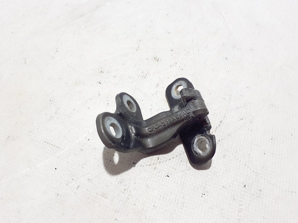 Land Rover Range Rover IV (2012–2026) Front door lower hinge LR073596 Land Rover Range Rover IV (2012–2026) Front door lower hinge LR073596