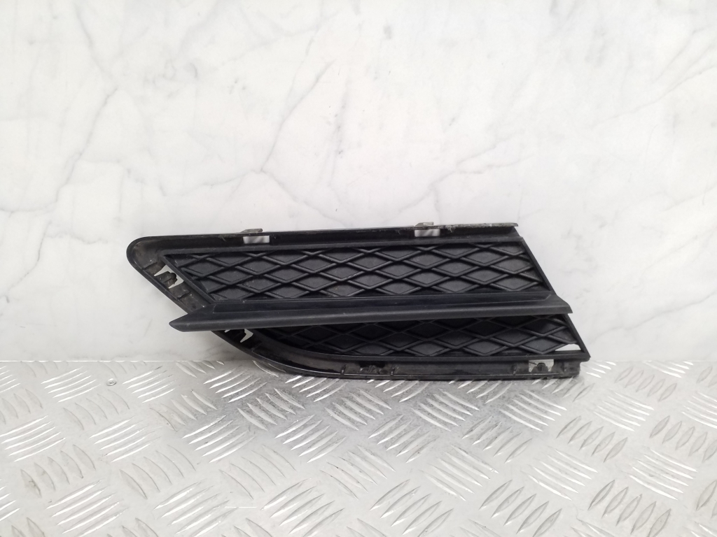 BMW 3 (E90) Front Right Grill 7138418 24585707