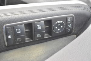 Mercedes Benz E-Class W212 (2009–2015) Esiukse polster A2127270888 - 3