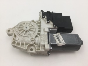Rear side door window regulator motor - 1K0959703P
