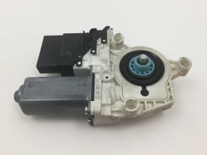 Volkswagen Passat B6 (2005–2010) Rear side door window regulator motor 1K0959703P - 3